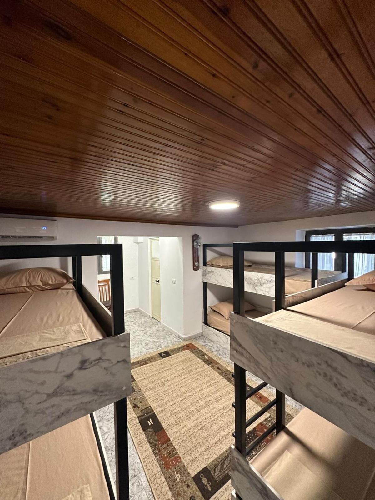 Hostel 2VB