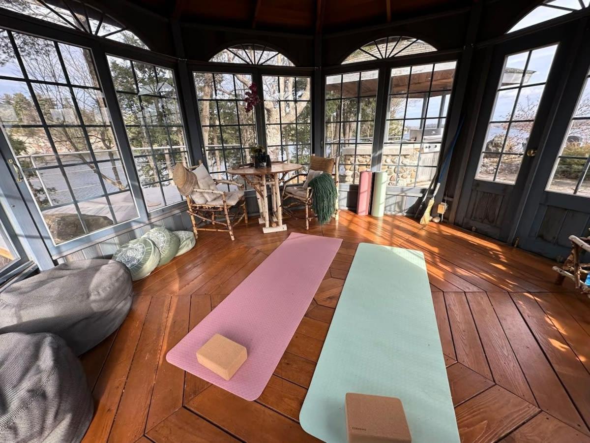 Badger's Sett - Estate on point with hot tub