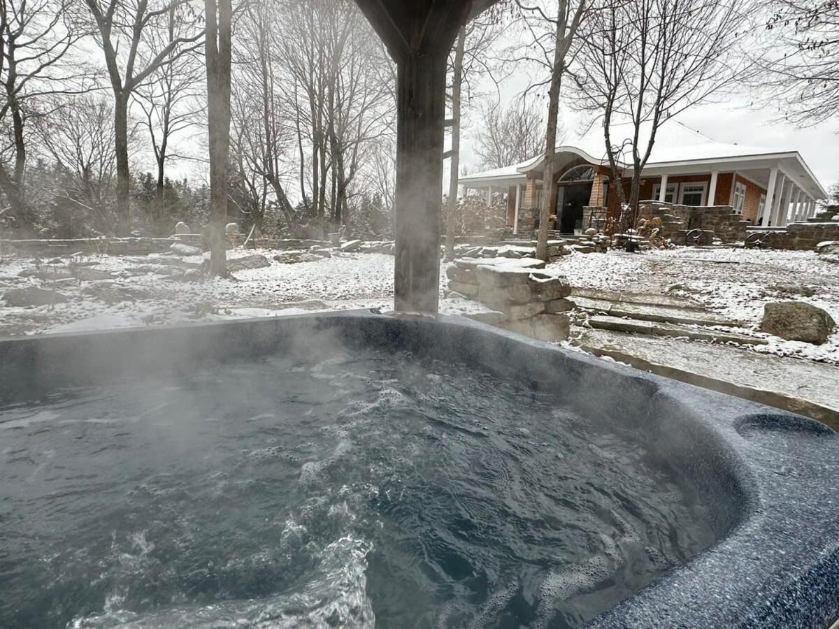 Badger's Sett - Estate on point with hot tub