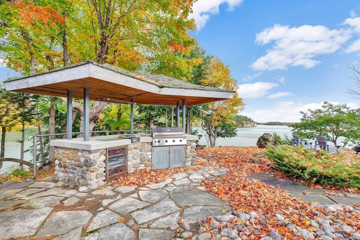 Badger's Sett - Estate on point with hot tub
