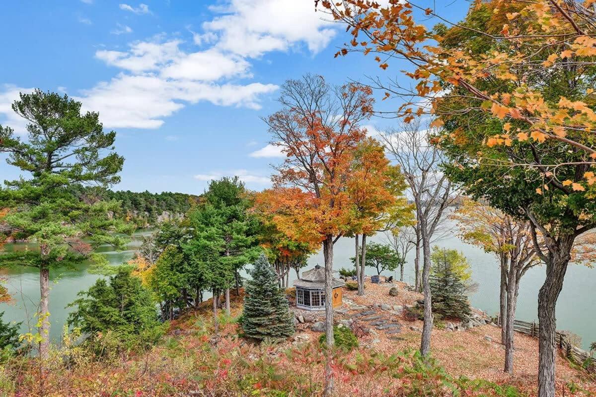 Badger's Sett - Estate on point with hot tub