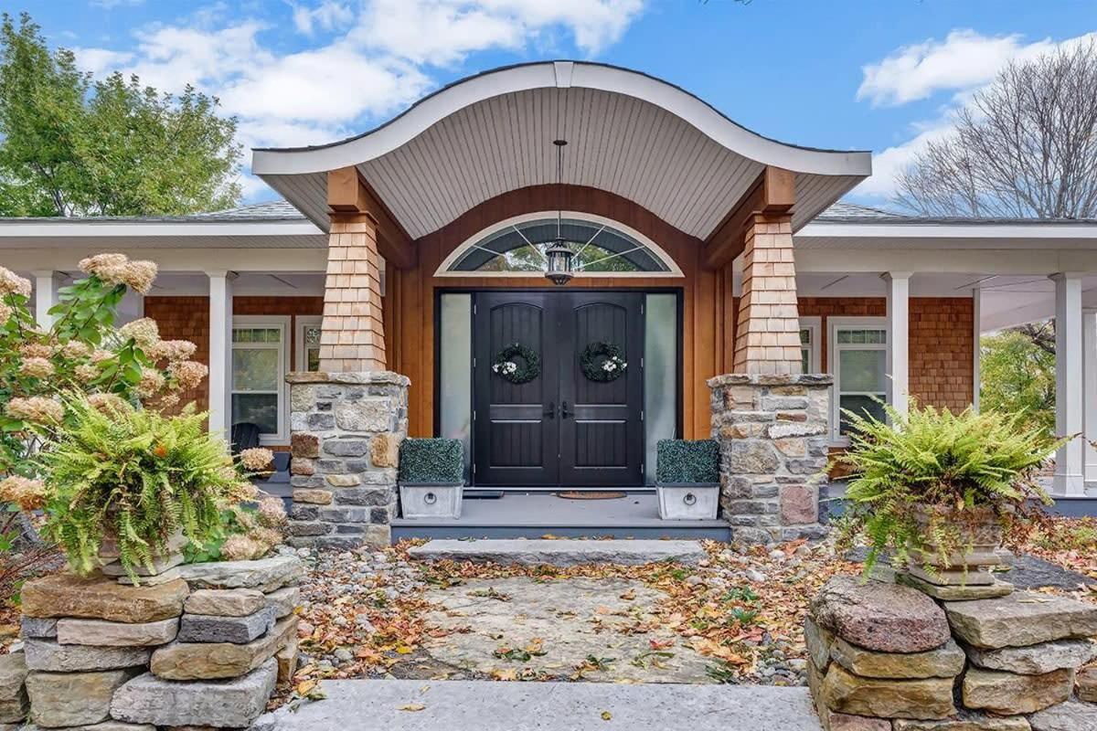 Badger's Sett - Estate on point with hot tub