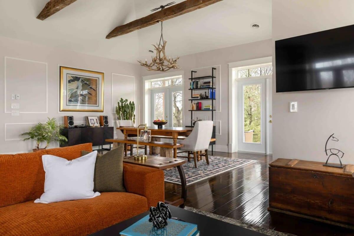 Badger's Sett - Estate on point with hot tub