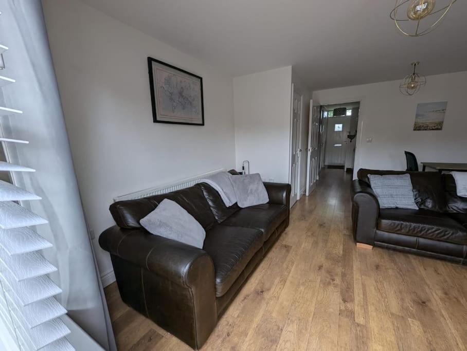 Sleeps up to 8 guests - Modern townhouse near Newcastle