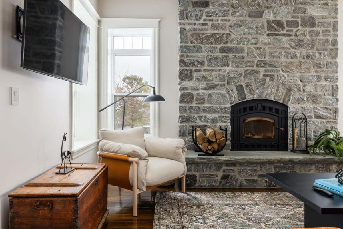 Badger's Sett - Estate on point with hot tub