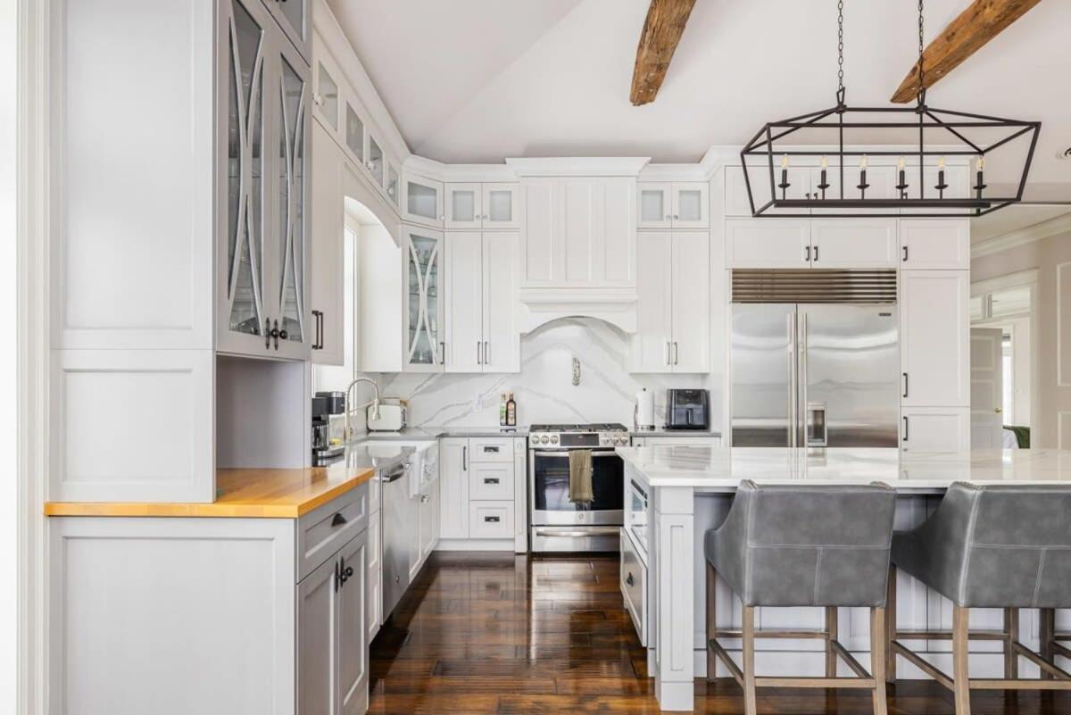 Badger's Sett - Estate on point with hot tub