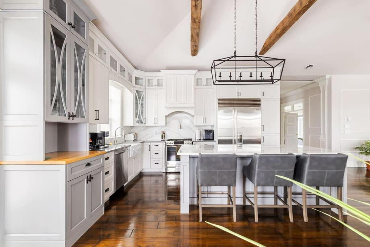 Badger's Sett - Estate on point with hot tub