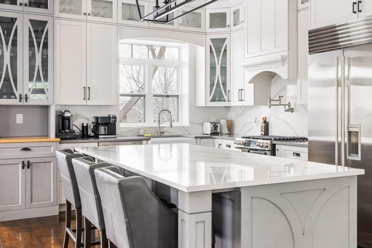 Badger's Sett - Estate on point with hot tub