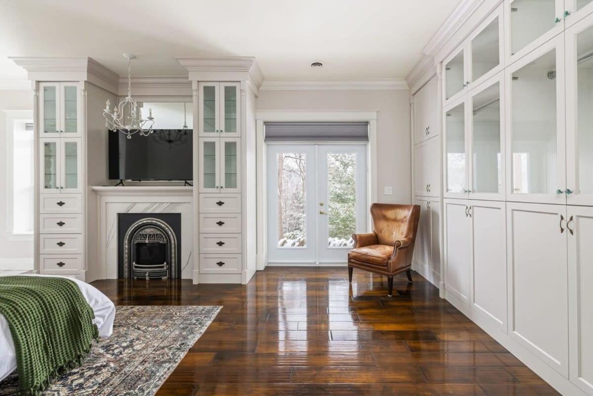 Badger's Sett - Estate on point with hot tub