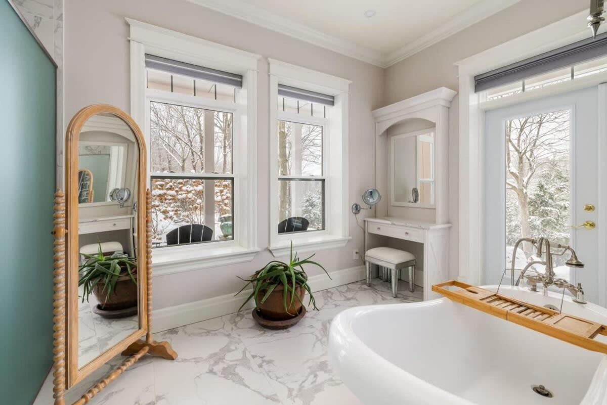 Badger's Sett - Estate on point with hot tub