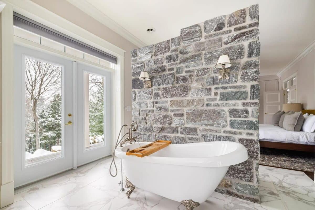 Badger's Sett - Estate on point with hot tub