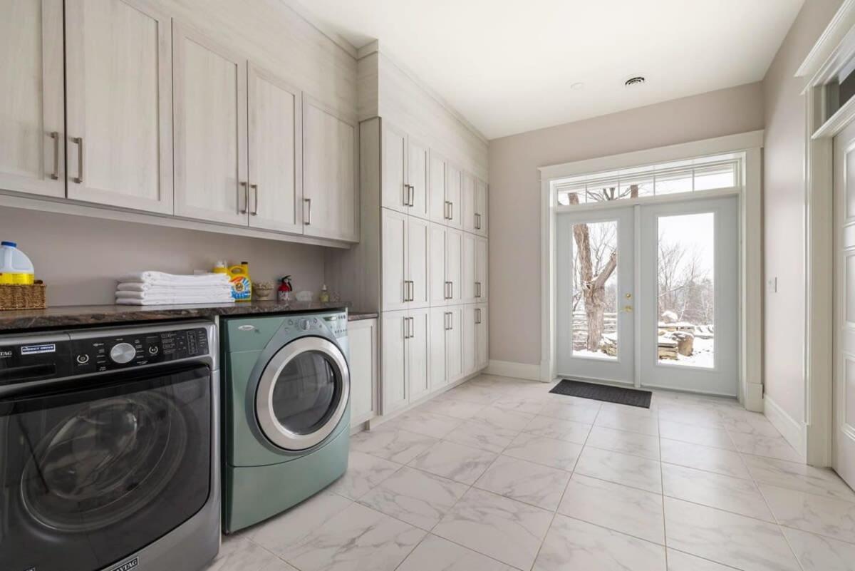 Badger's Sett - Estate on point with hot tub