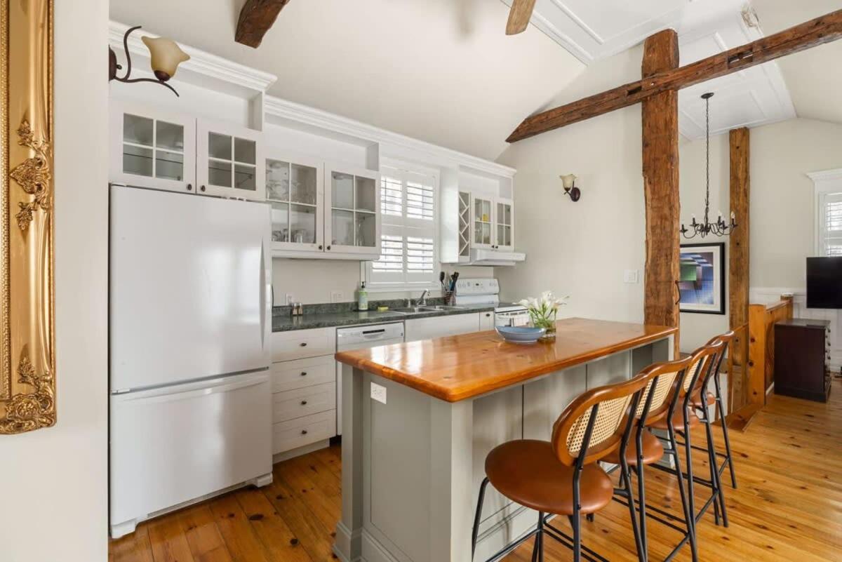 Badger's Sett - Estate on point with hot tub