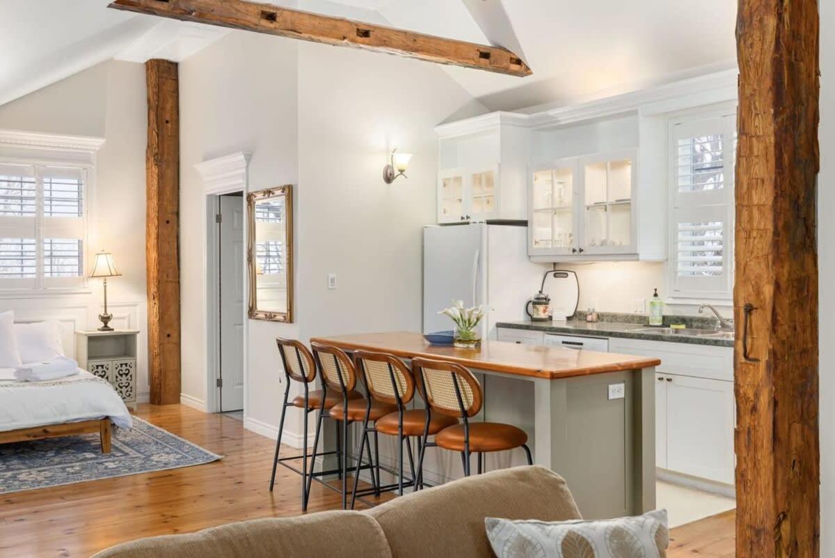 Badger's Sett - Estate on point with hot tub