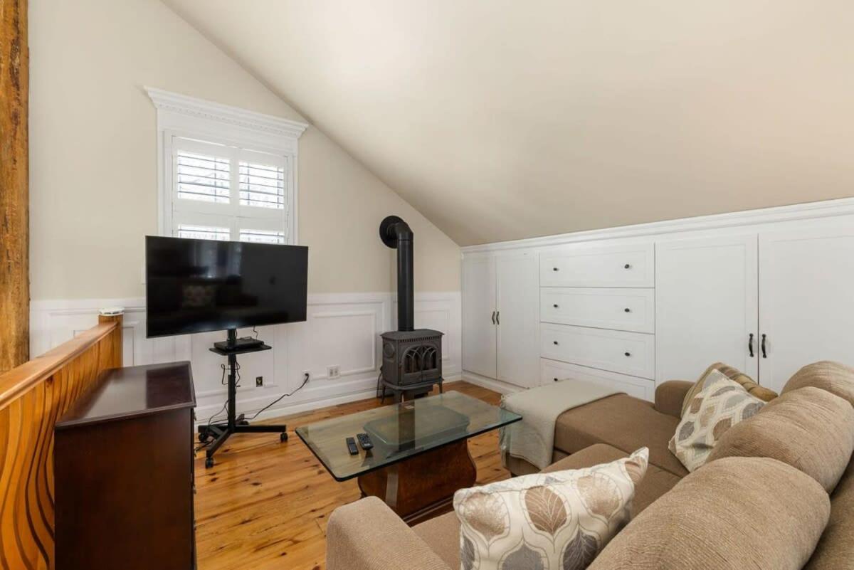Badger's Sett - Estate on point with hot tub