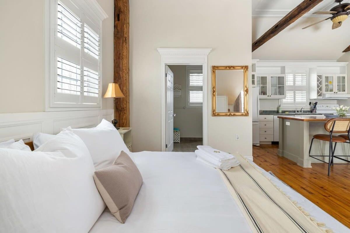 Badger's Sett - Estate on point with hot tub