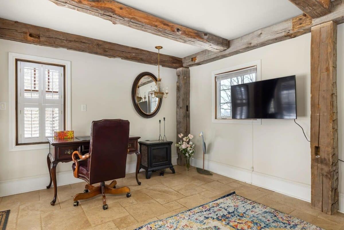 Badger's Sett - Estate on point with hot tub