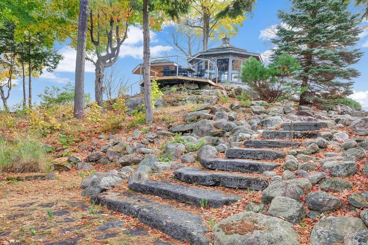 Badger's Sett - Estate on point with hot tub