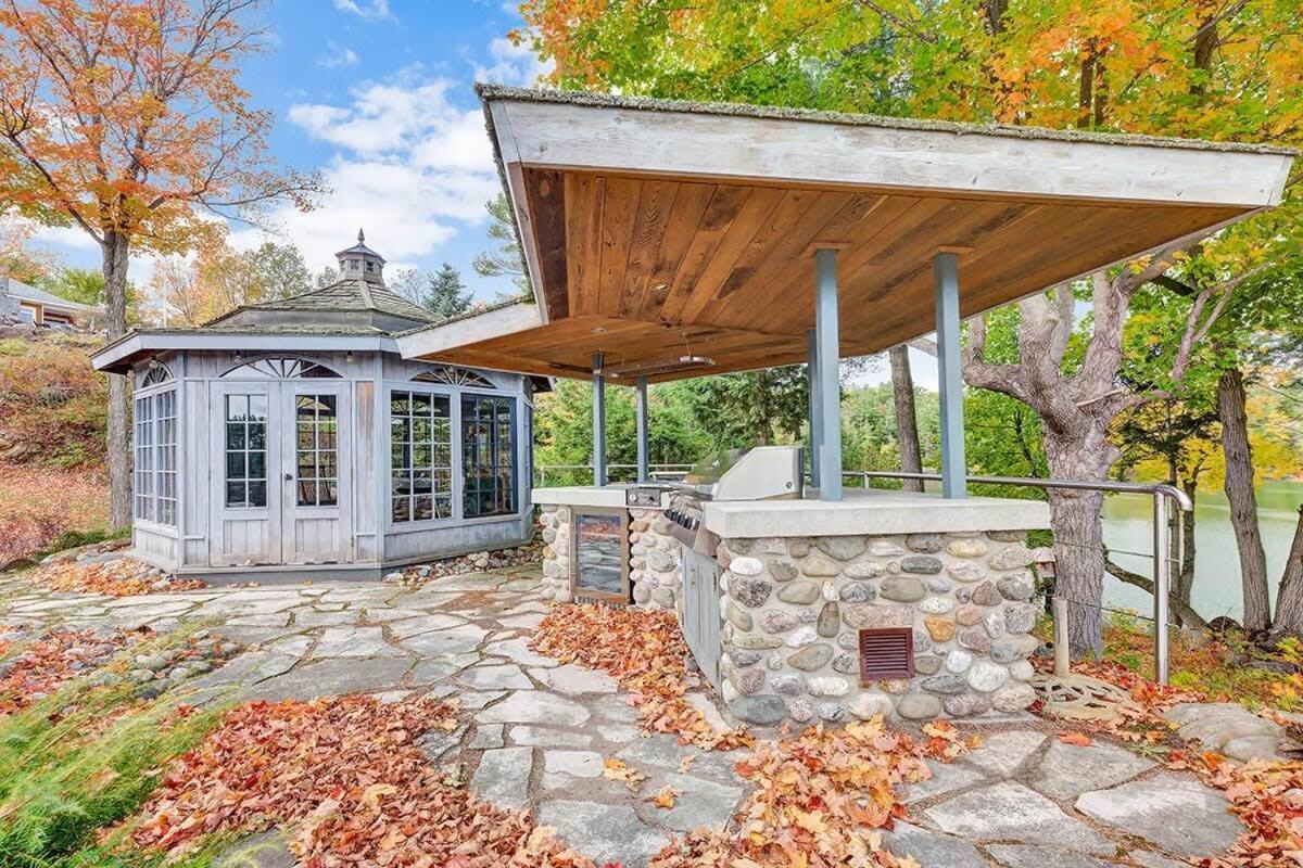 Badger's Sett - Estate on point with hot tub