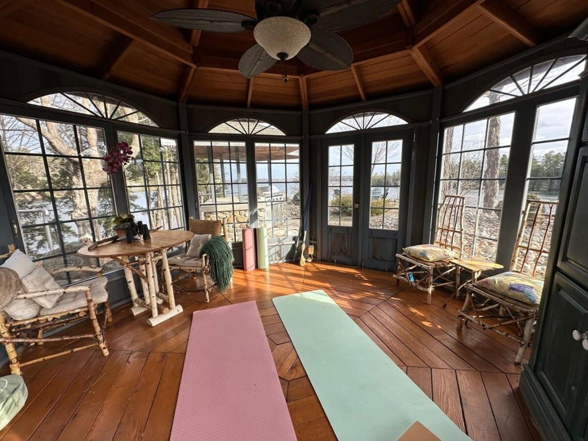 Badger's Sett - Estate on point with hot tub