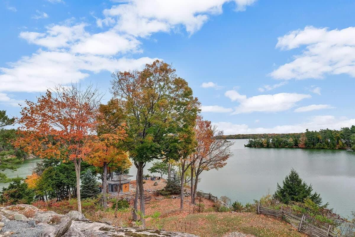 Badger's Sett - Estate on point with hot tub