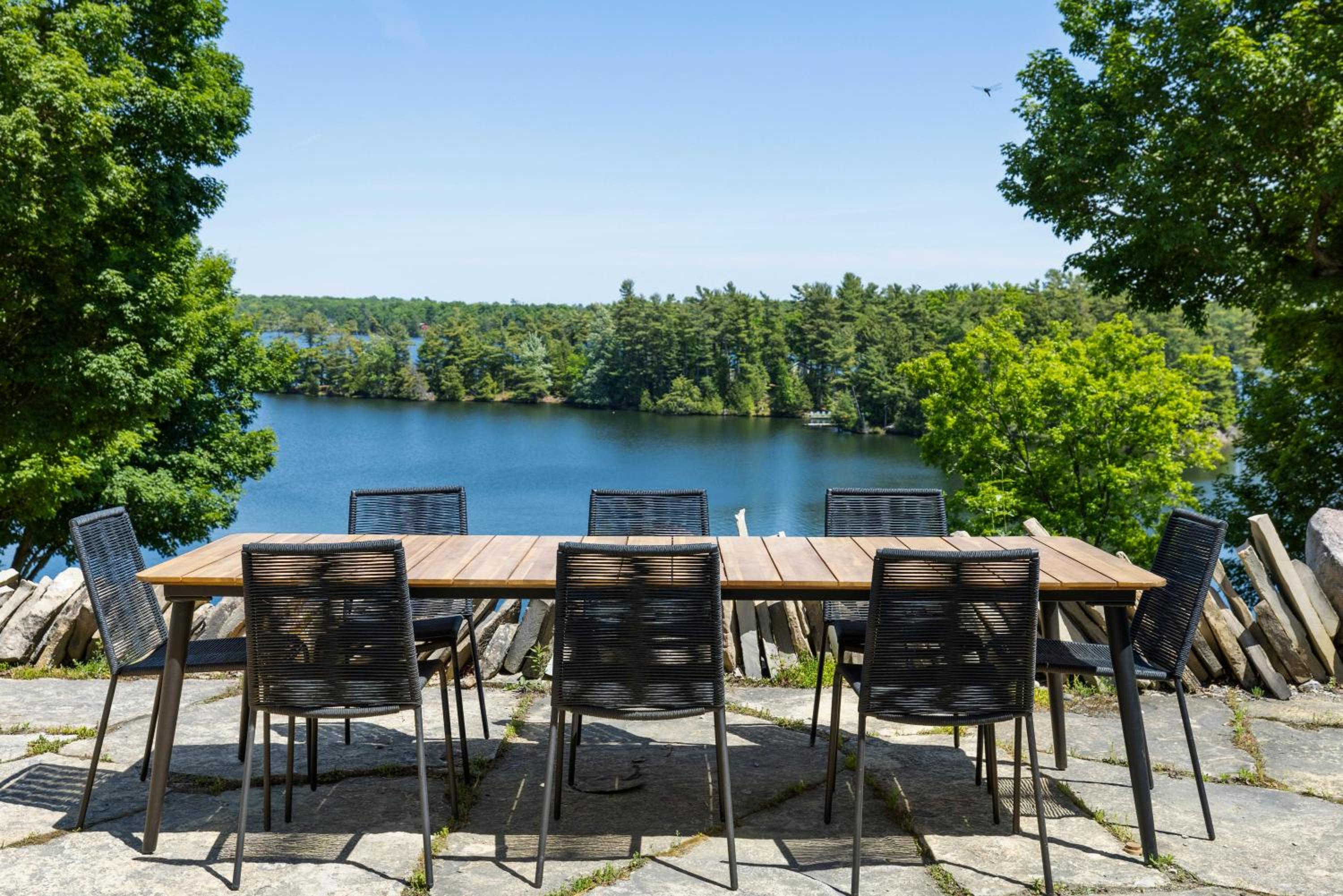 Badger's Sett - Estate on point with hot tub