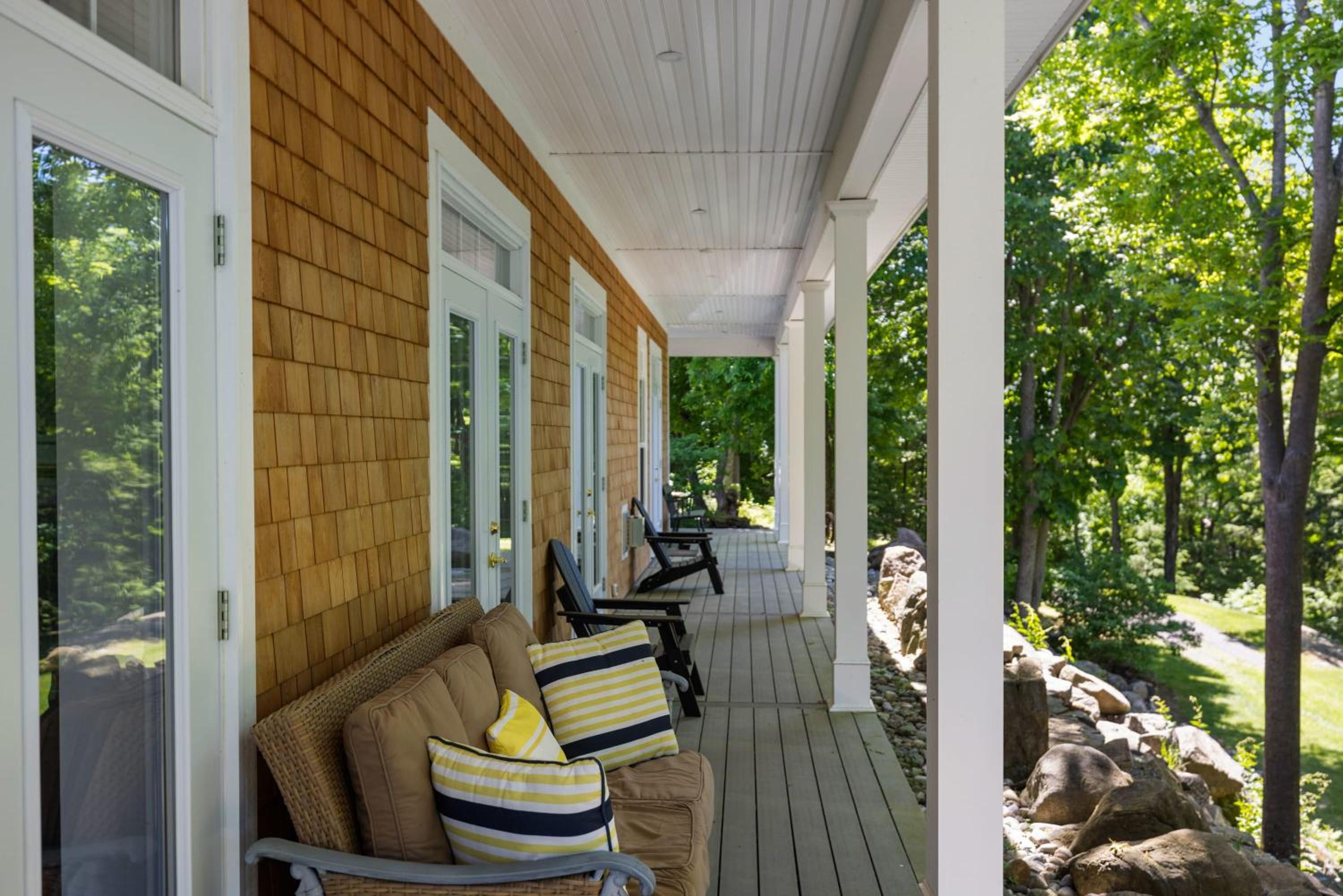 Badger's Sett - Estate on point with hot tub