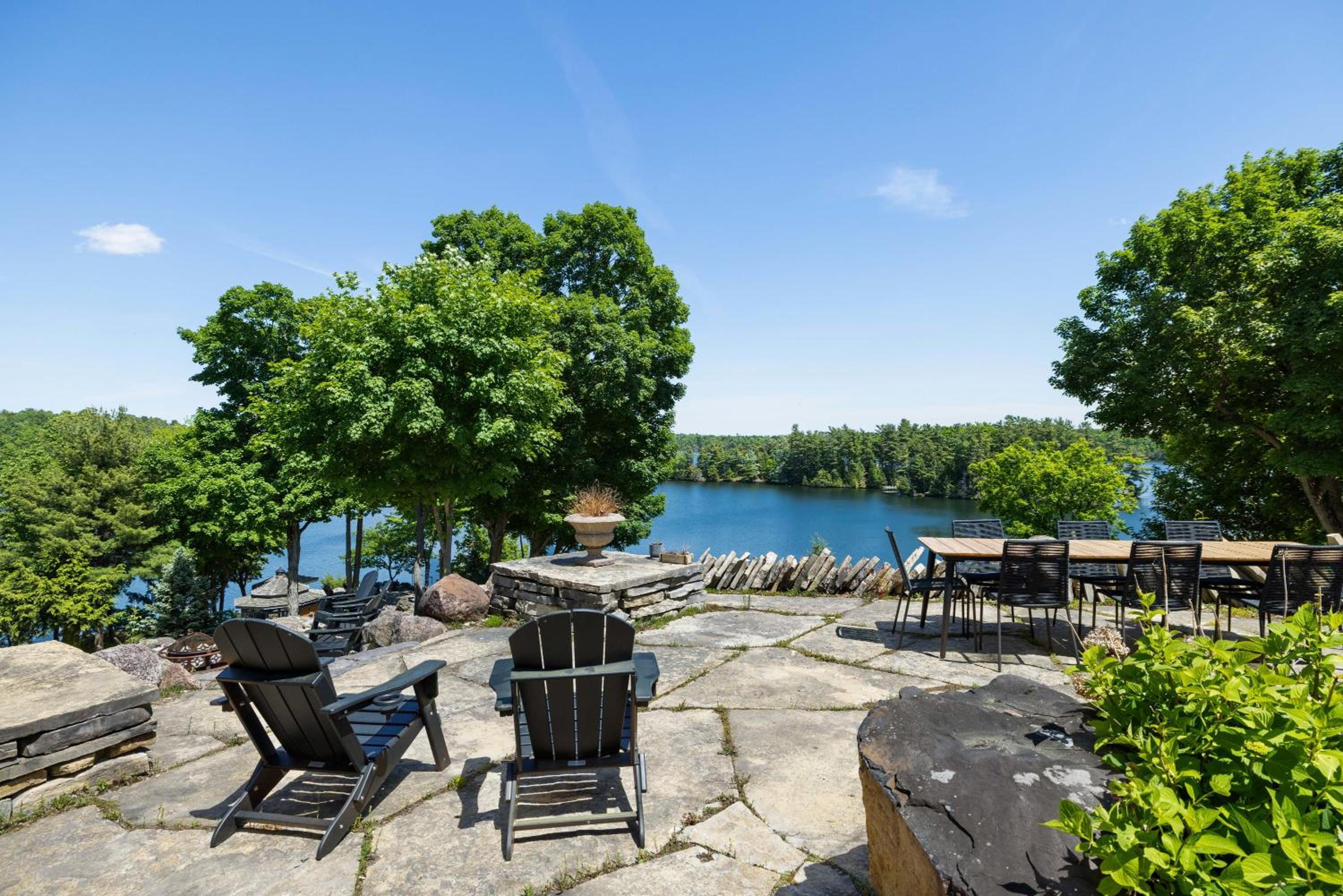 Badger's Sett - Estate on point with hot tub