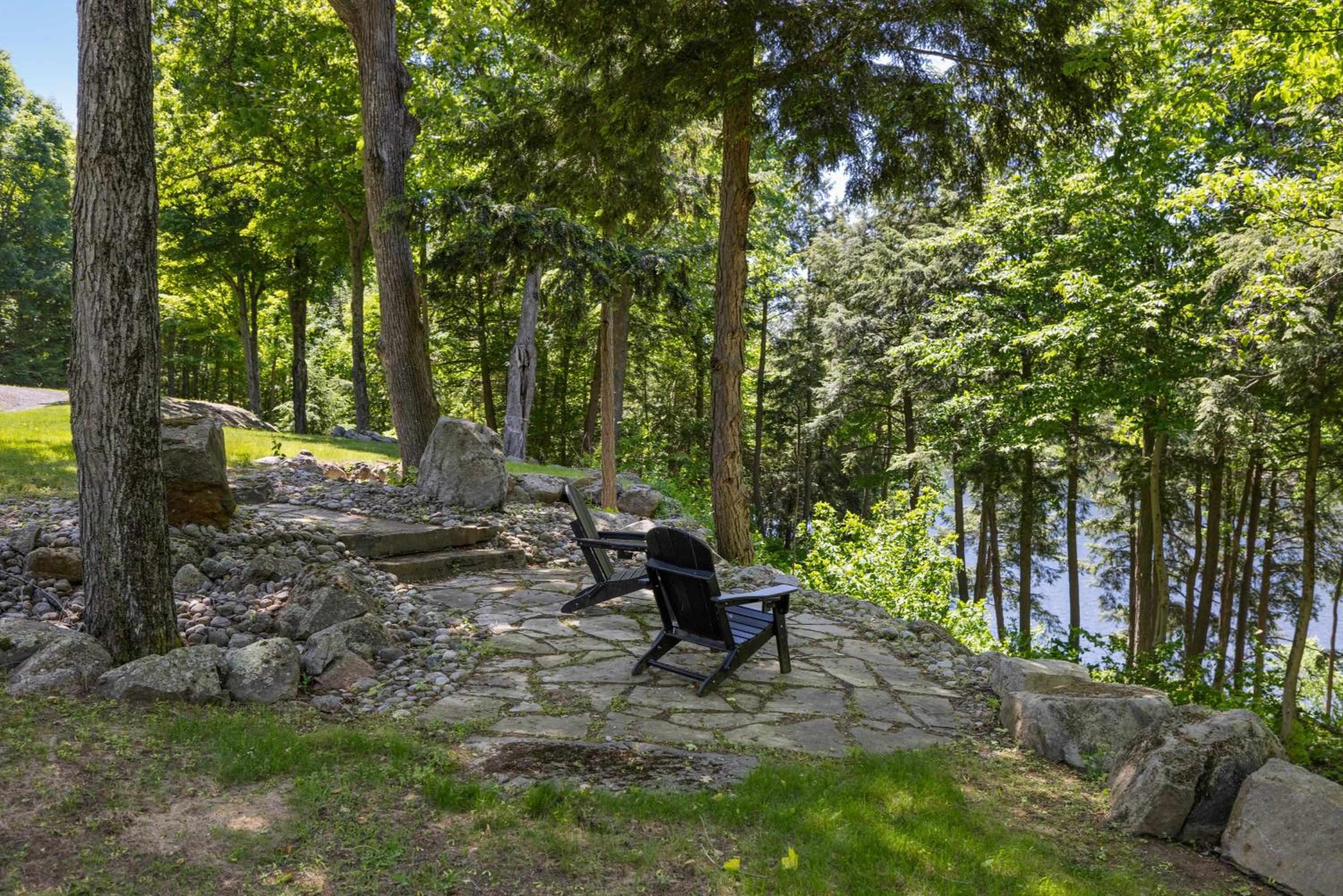 Badger's Sett - Estate on point with hot tub