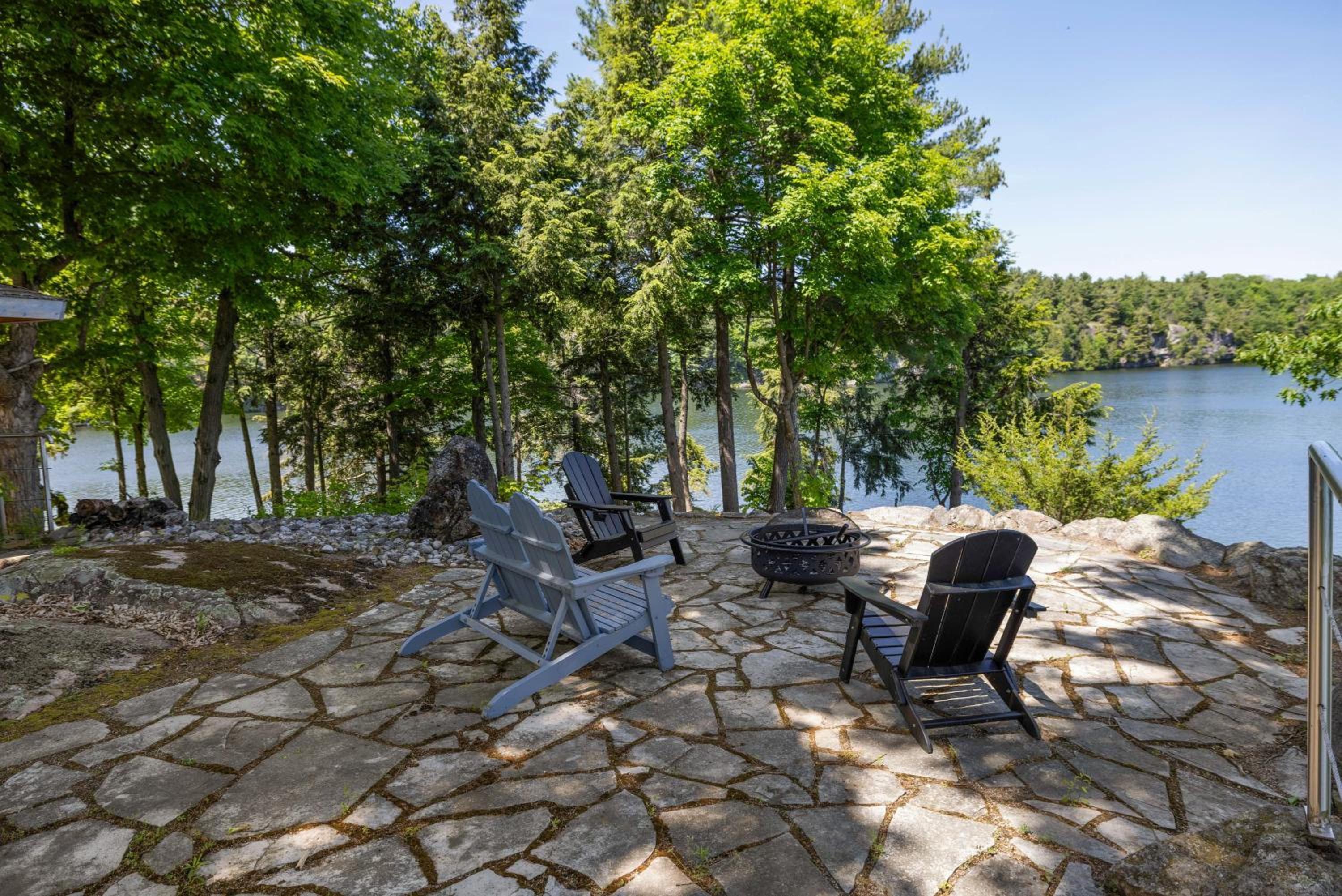 Badger's Sett - Estate on point with hot tub