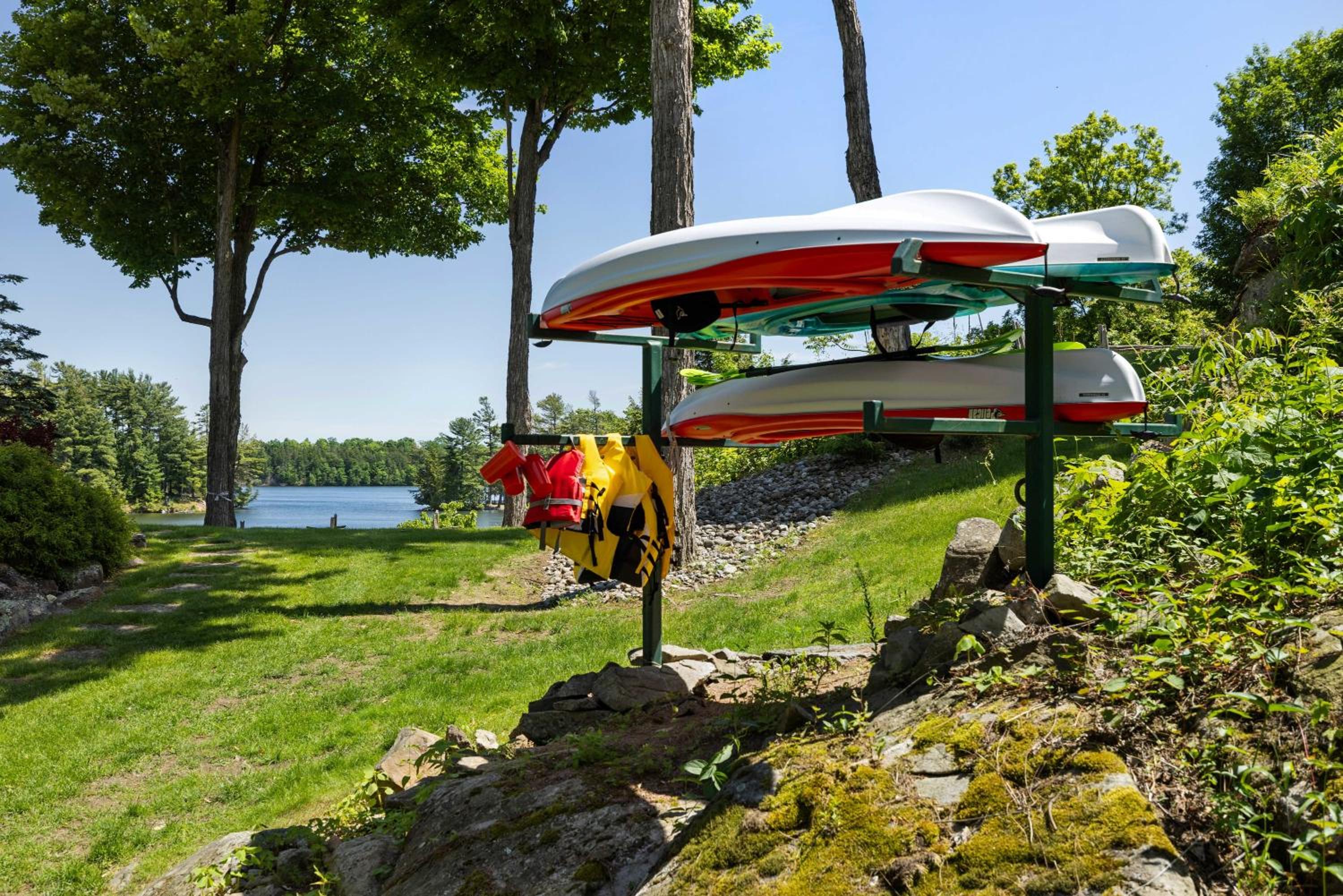 Badger's Sett - Estate on point with hot tub