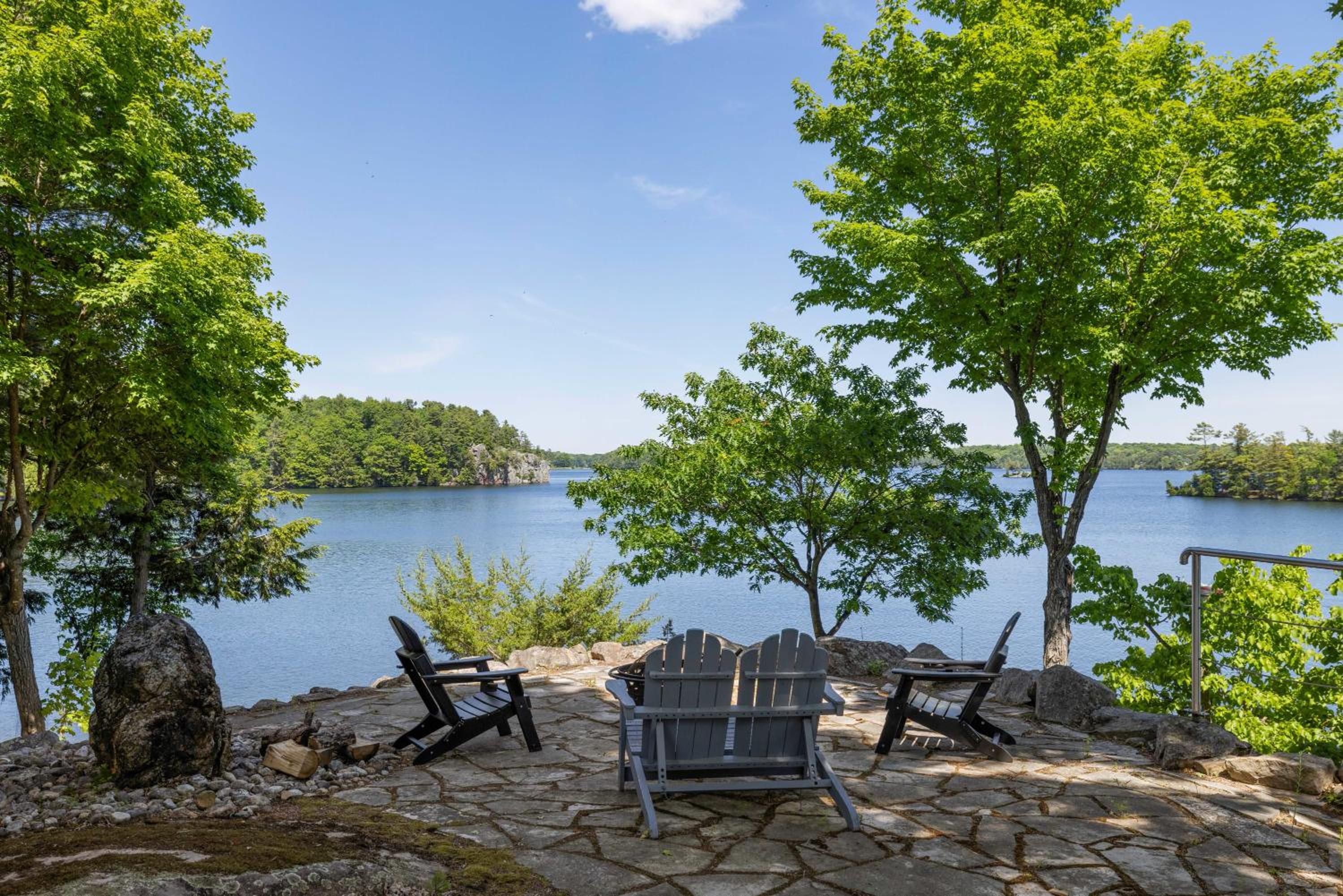 Badger's Sett - Estate on point with hot tub