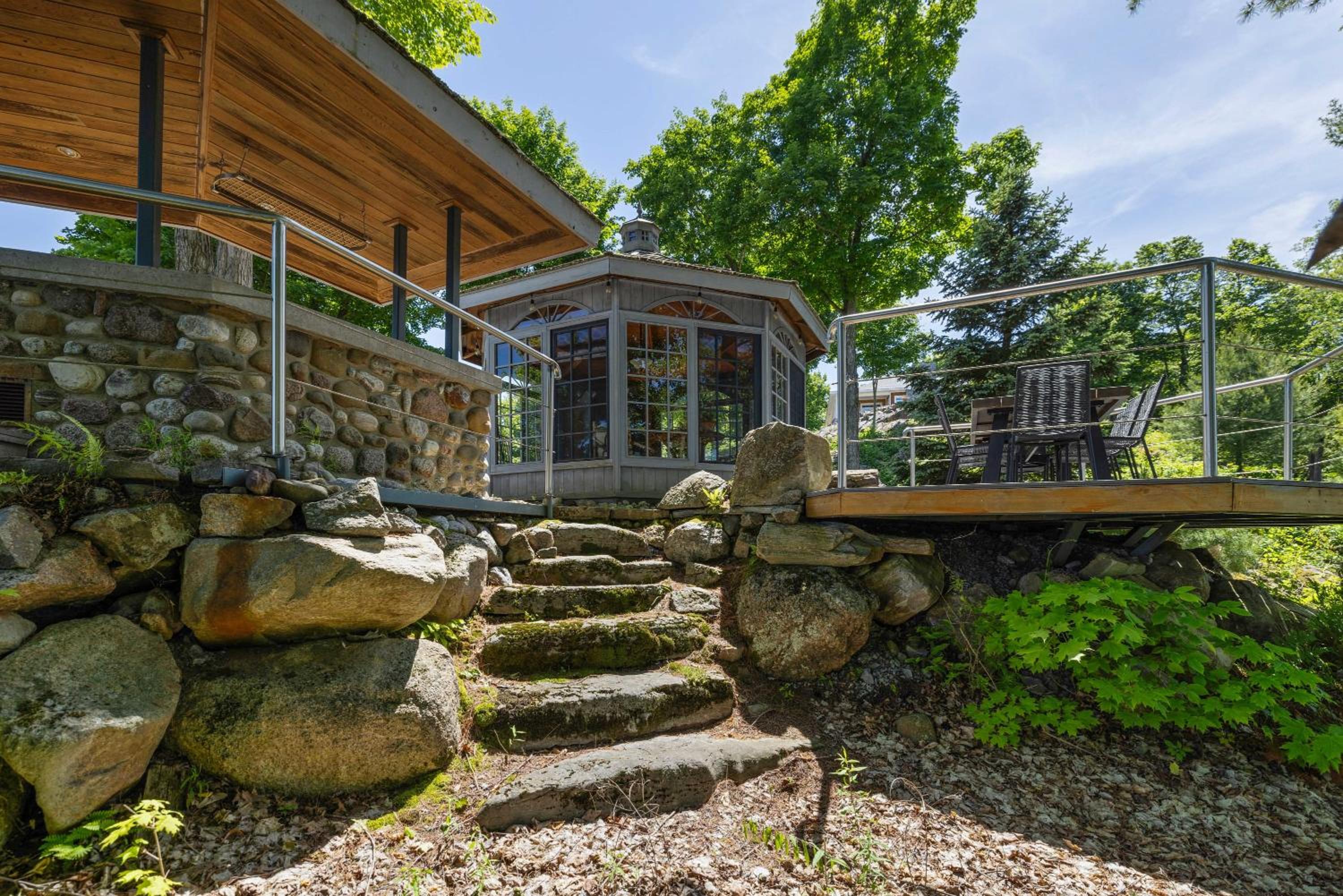 Badger's Sett - Estate on point with hot tub