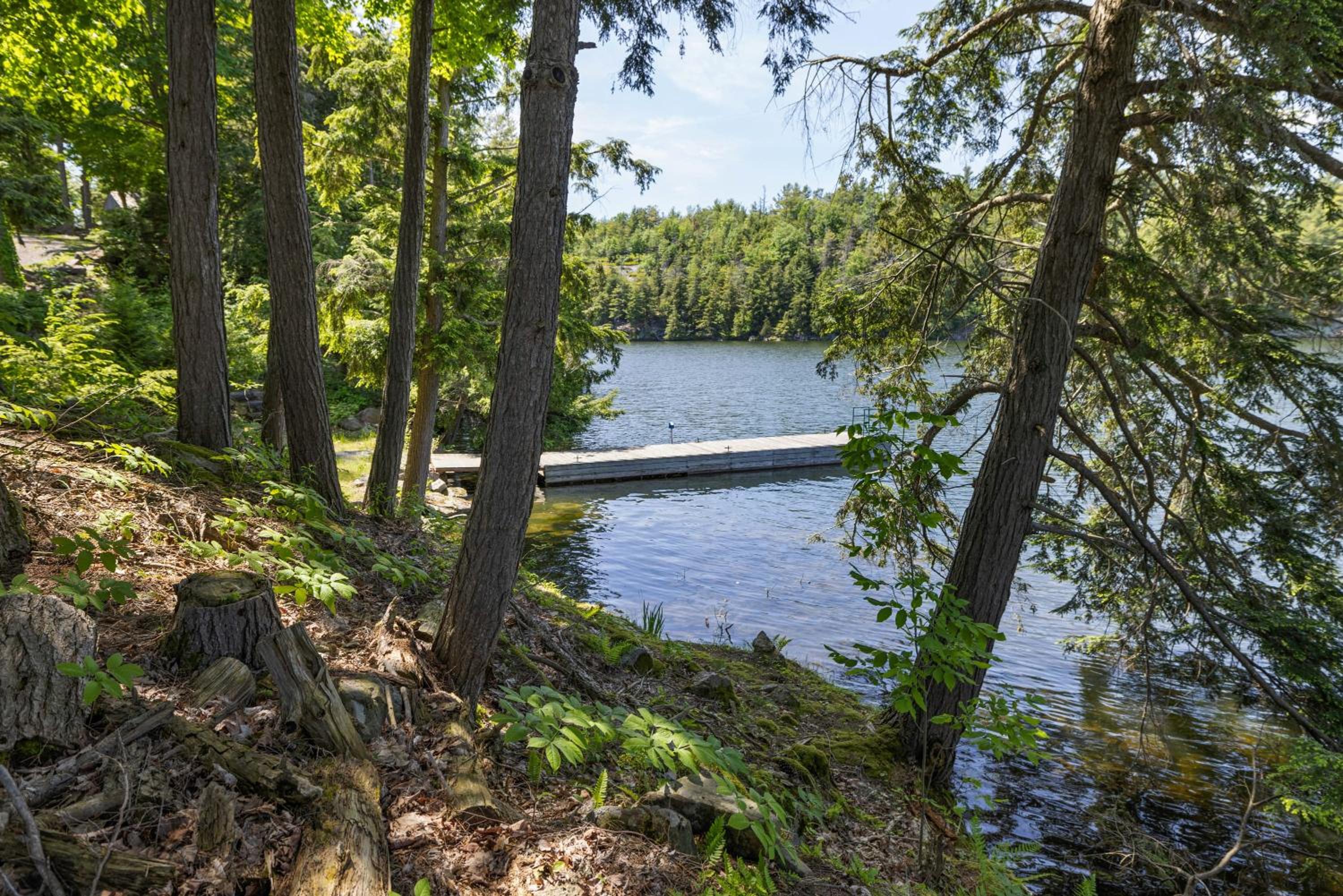 Badger's Sett - Estate on point with hot tub