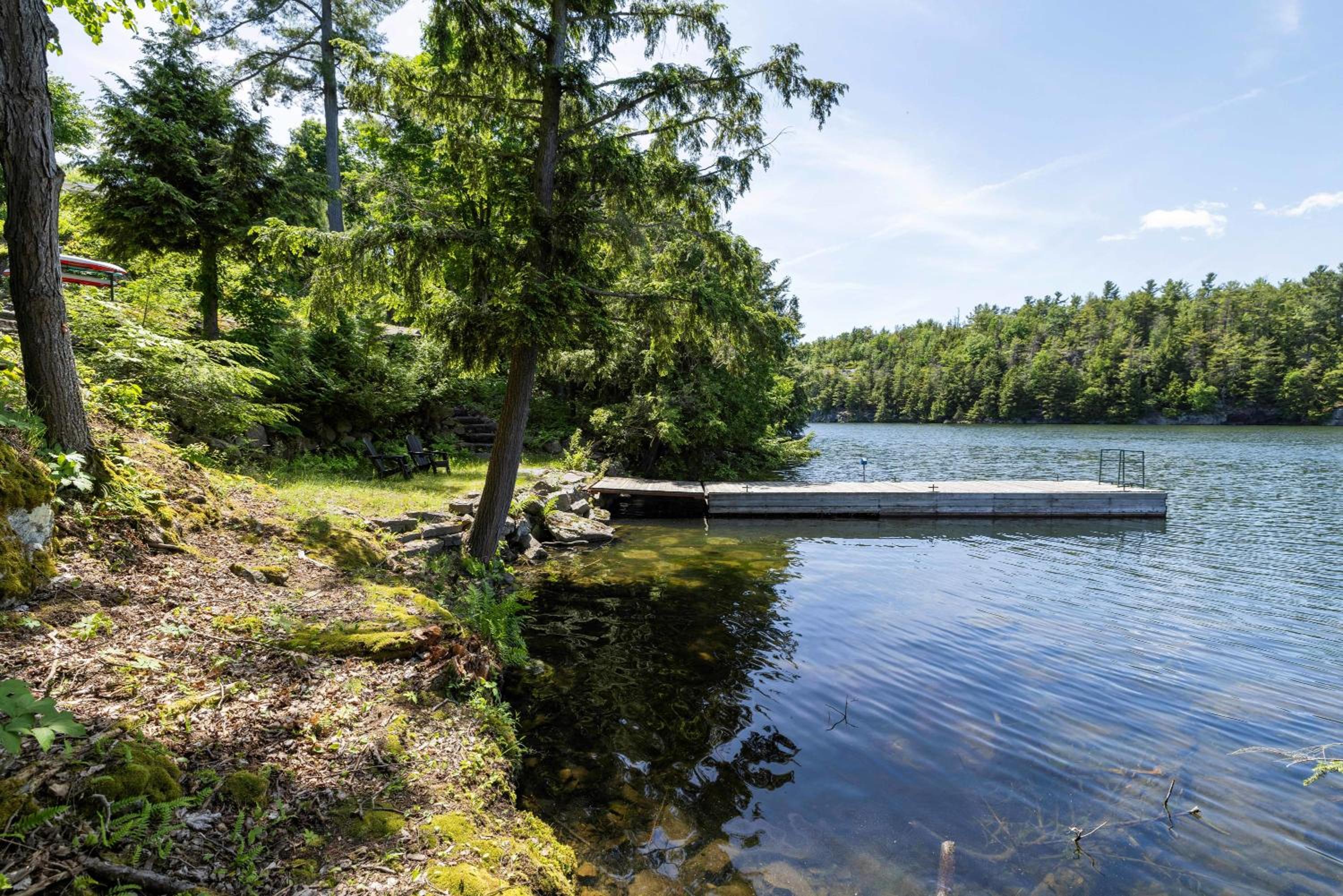 Badger's Sett - Estate on point with hot tub