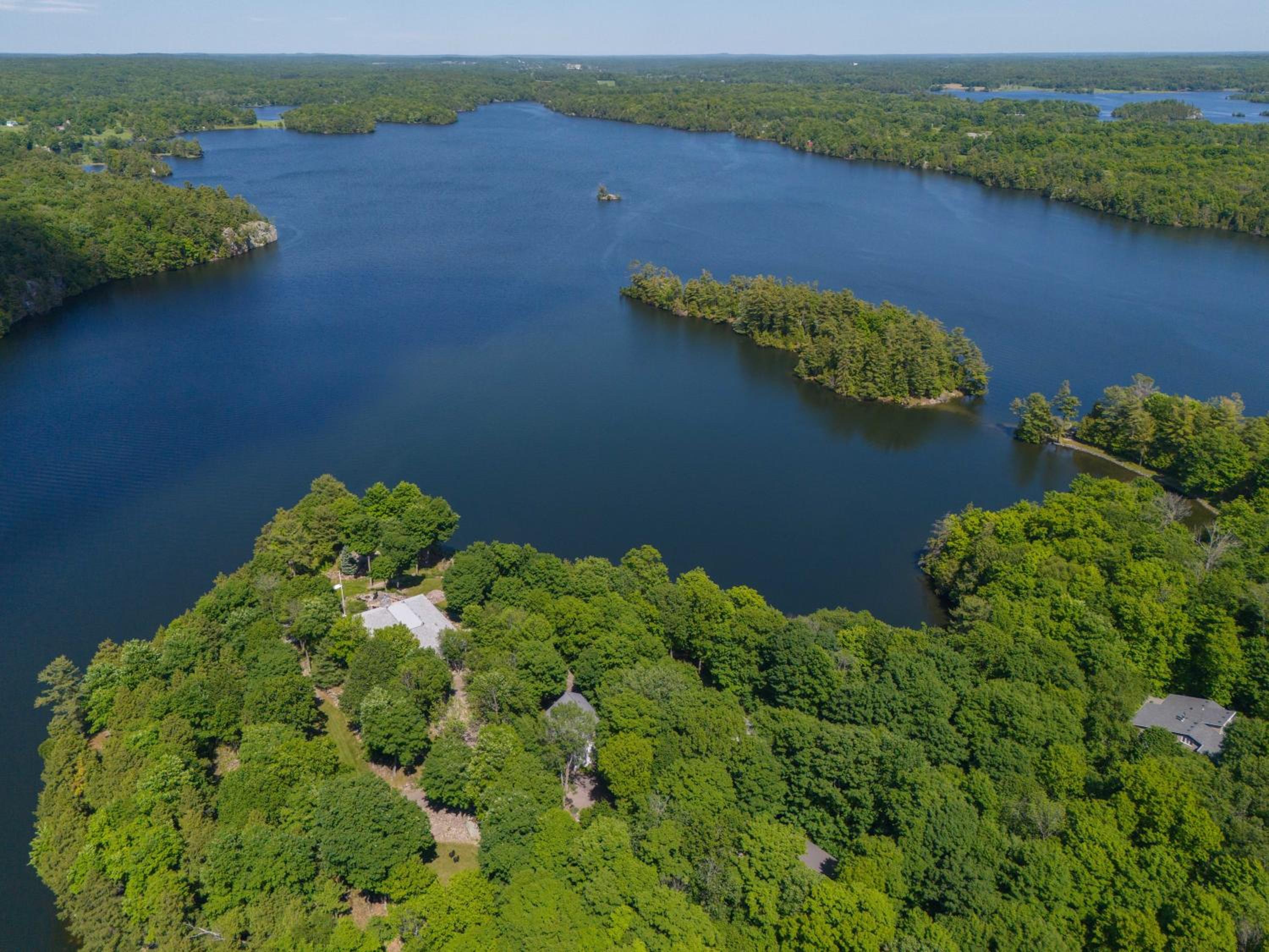 Badger's Sett - Estate on point with hot tub