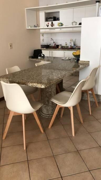 Seja bem-vindo ao seu refúgio à beira-mar!