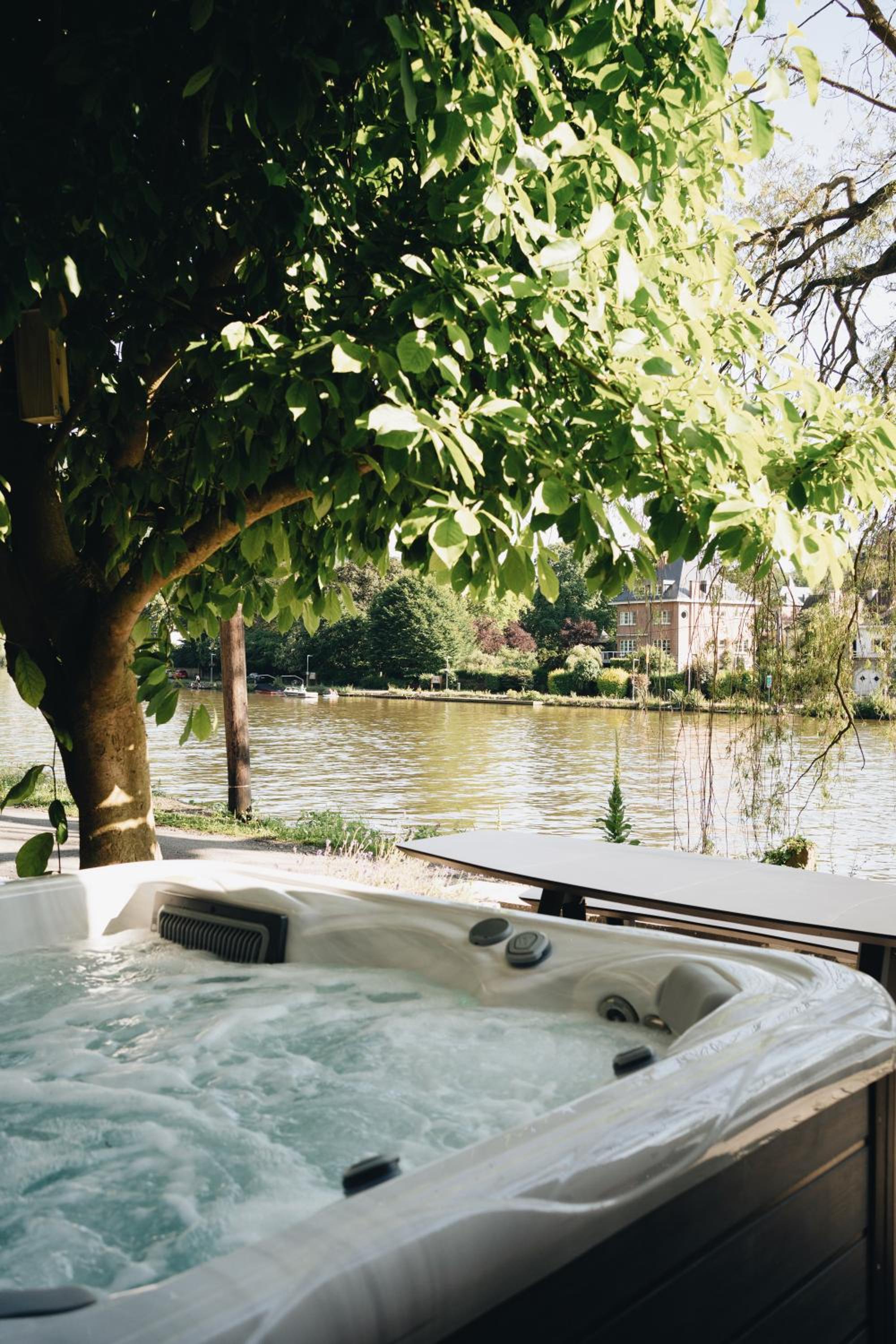 Pieds dans l'eau Private Wellness Bordure de Meuse