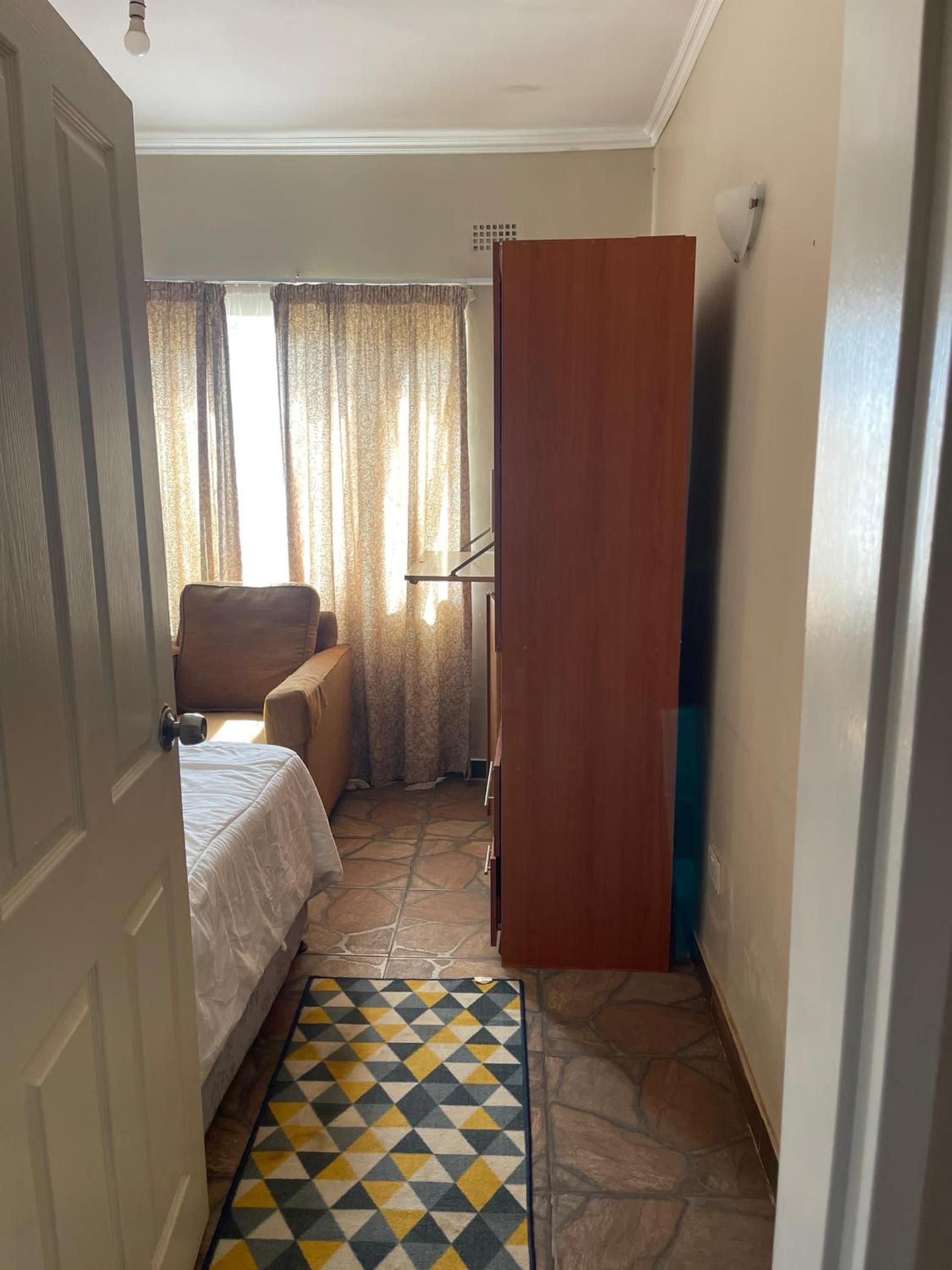 Lazy Daisy Apartment