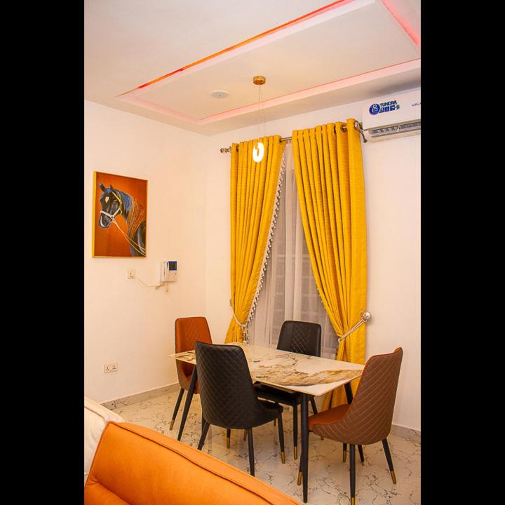 Luxe Court Apartment