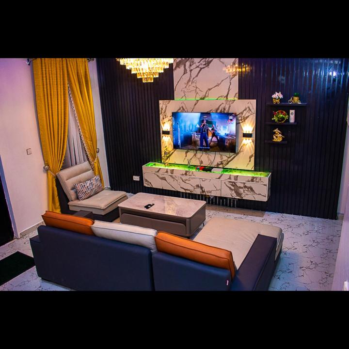 Luxe Court Apartment