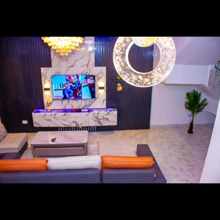 Luxe Court Apartment
