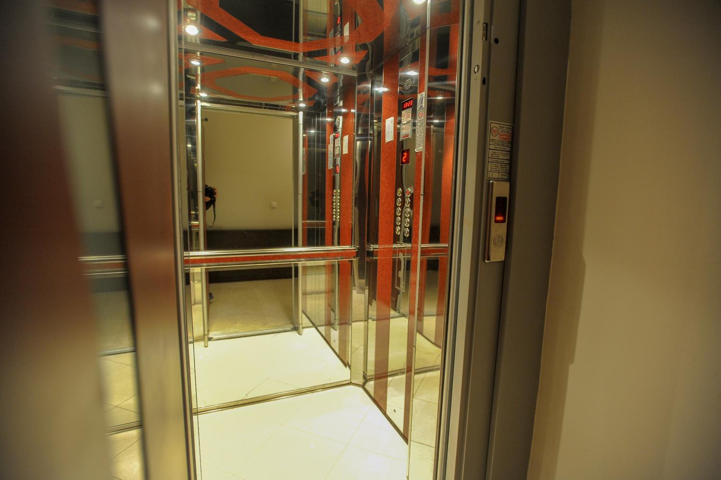 FREE PRIVATE PARKING # COZY GOLD #DTerra Apartments view 4