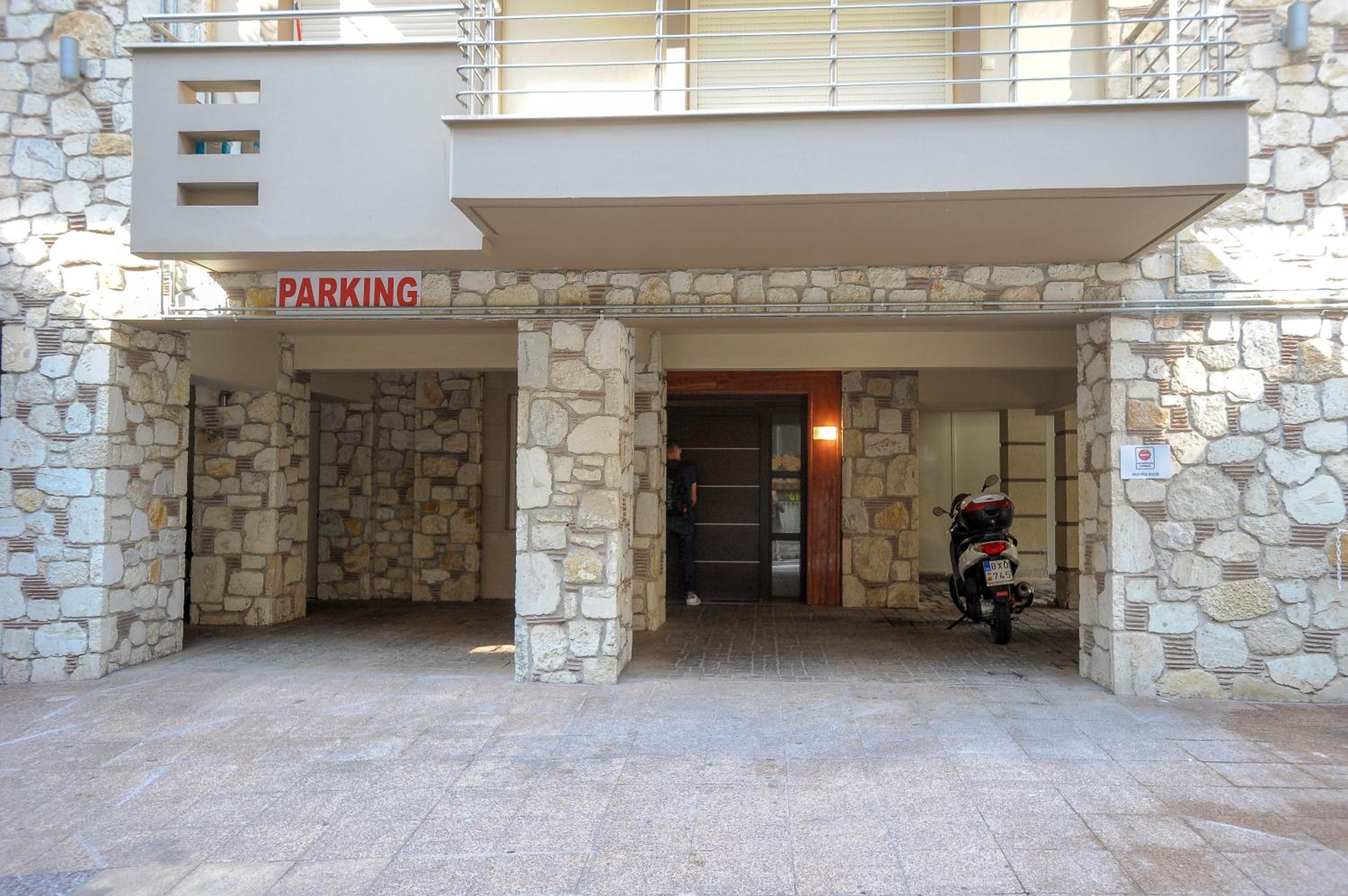 FREE PRIVATE PARKING # COZY GOLD #DTerra Apartments view 3