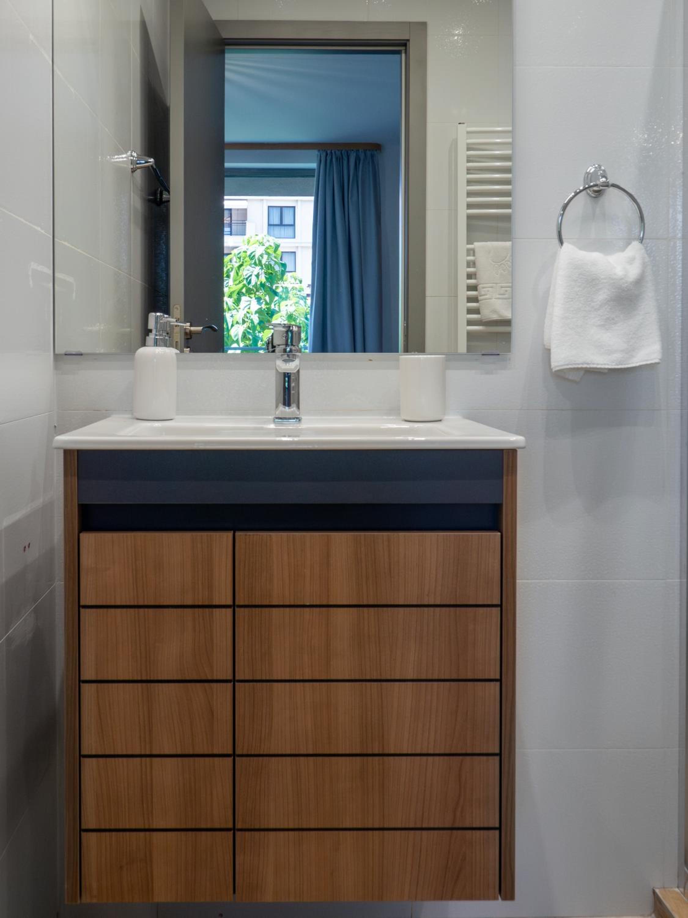 Vertigo 2 Modern 2-Bedroom Apartment with Parking & Vitosha View