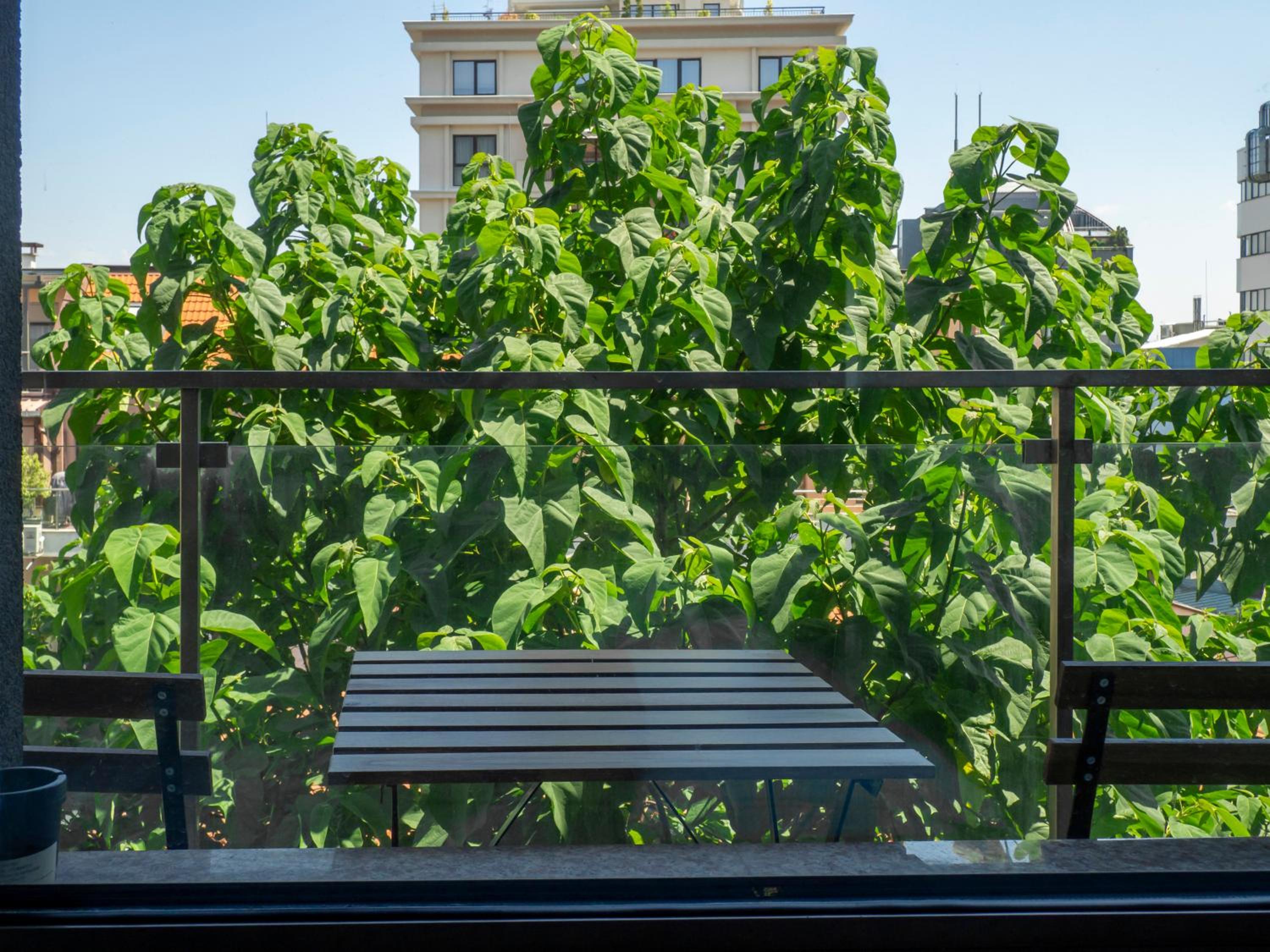 Vertigo 2 Modern 2-Bedroom Apartment with Parking & Vitosha View