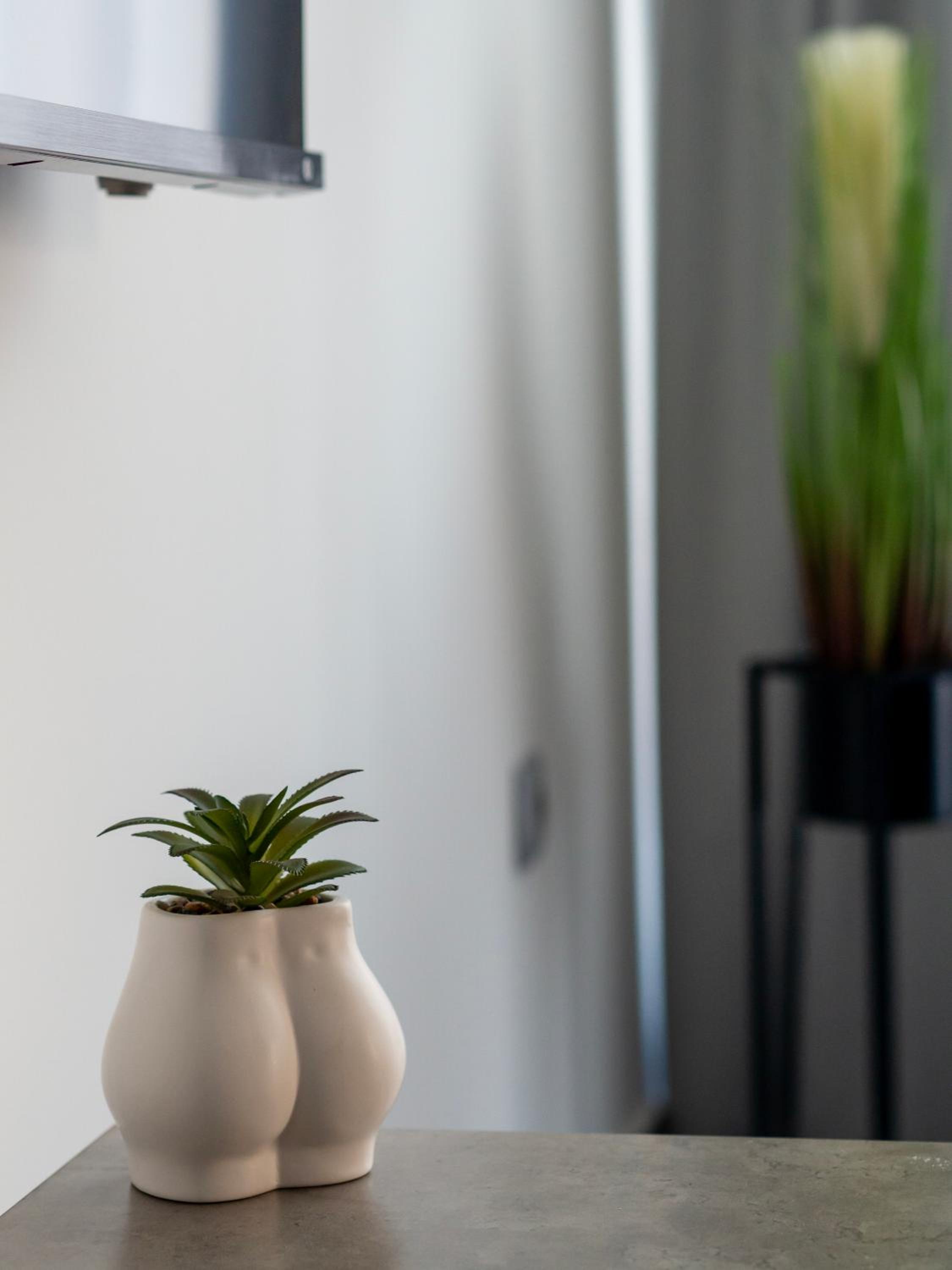 Vertigo 2 Modern 2-Bedroom Apartment with Parking & Vitosha View
