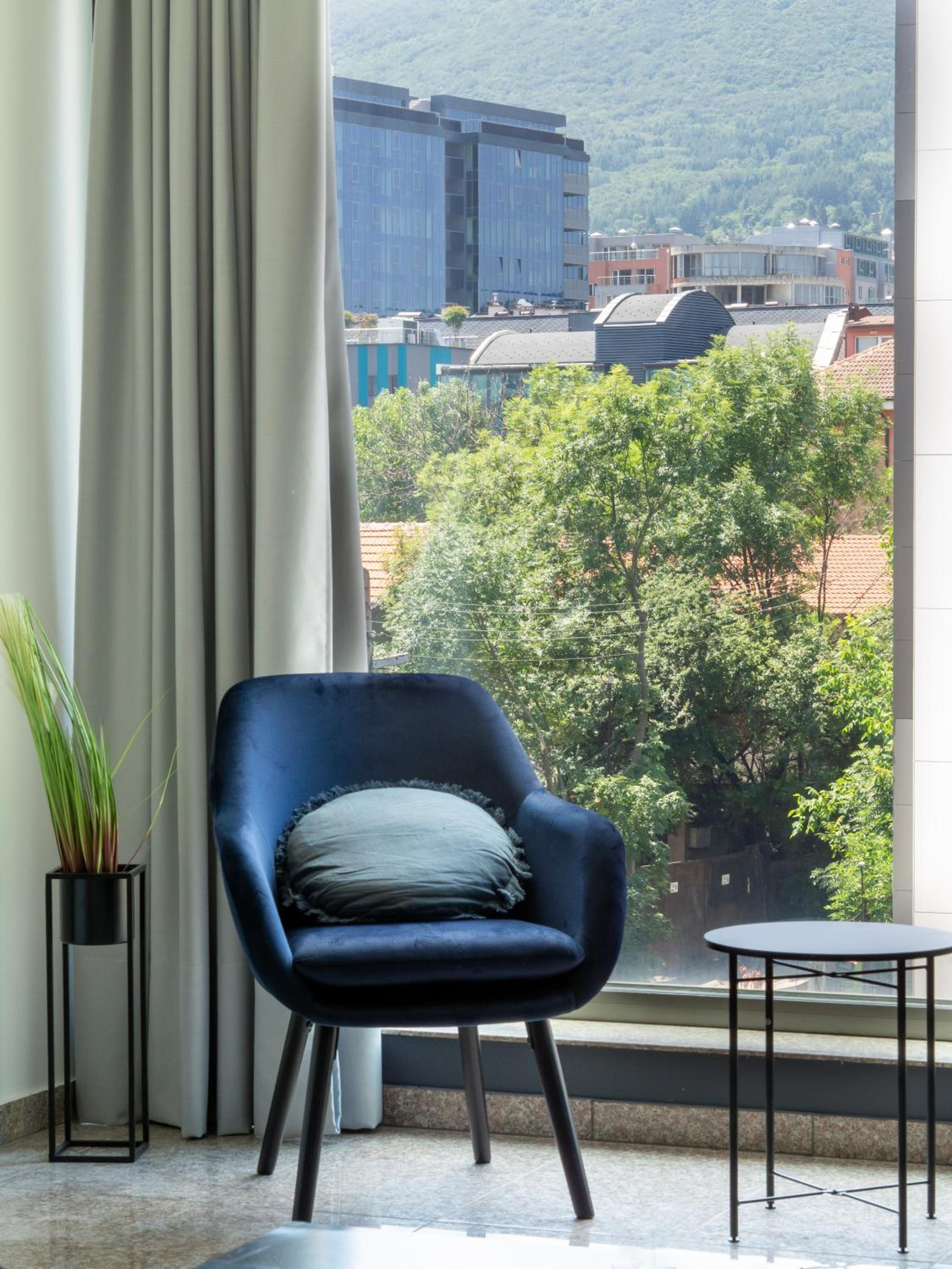 Vertigo 2 Modern 2-Bedroom Apartment with Parking & Vitosha View
