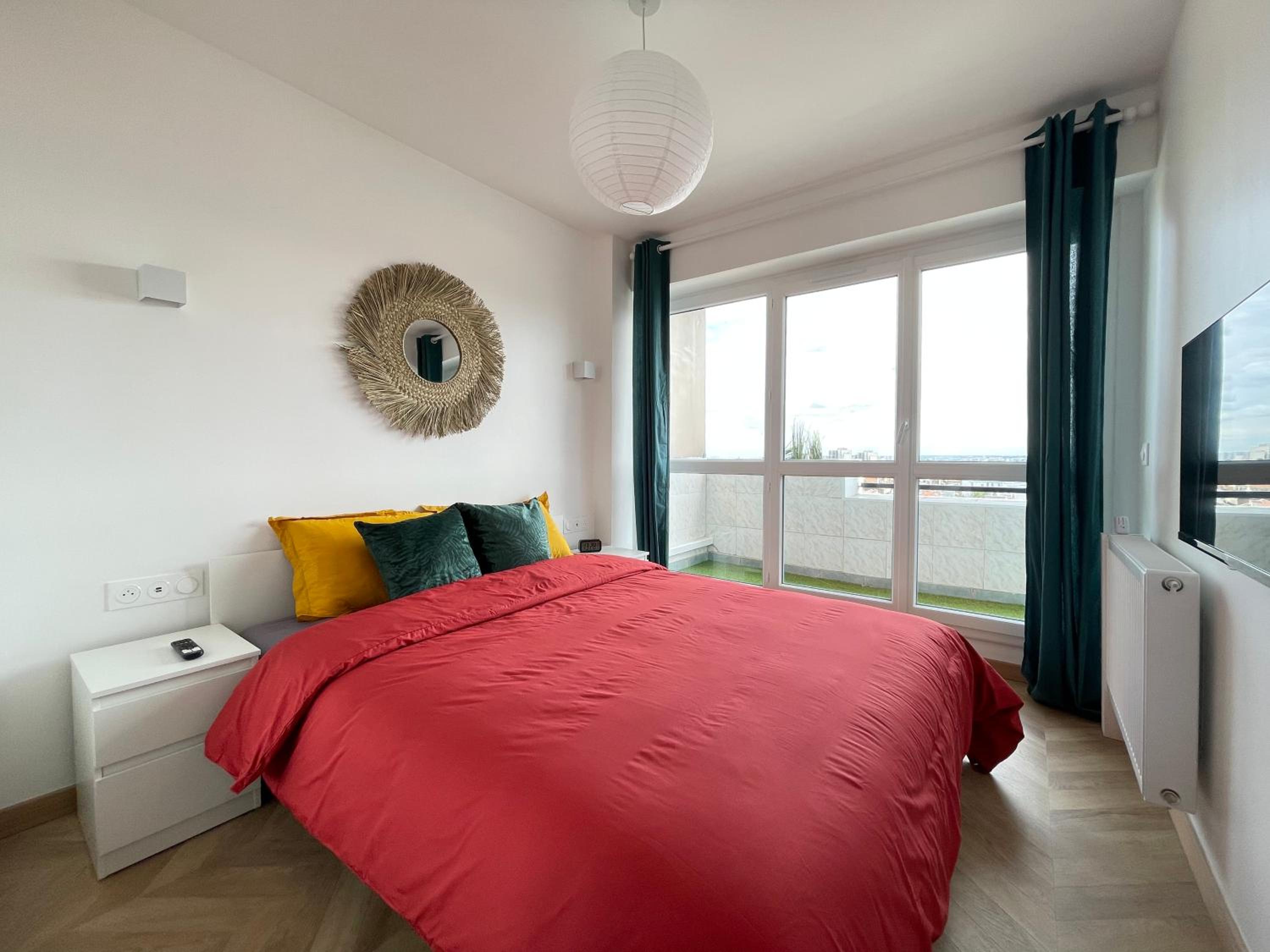 PARIS PANTIN Magnifique Appartement 4 pièces de 108m2 avec 2 PARKING intérieur - très cosy pour 1 à 12 personnes - Entièrement refait à neuf ENTIRE APARTME