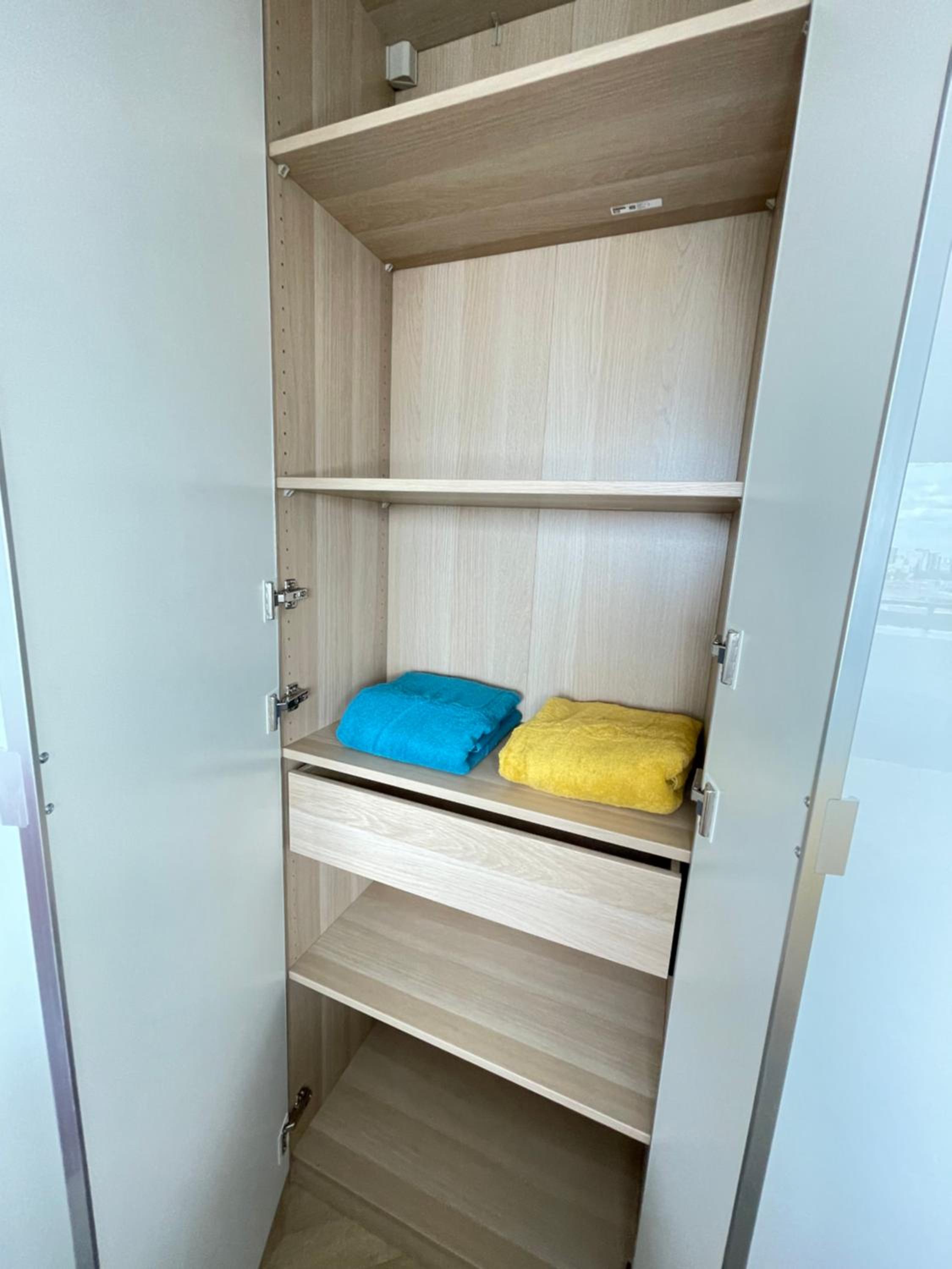 PARIS PANTIN Magnifique Appartement 4 pièces de 108m2 avec 2 PARKING intérieur - très cosy pour 1 à 12 personnes - Entièrement refait à neuf ENTIRE APARTME